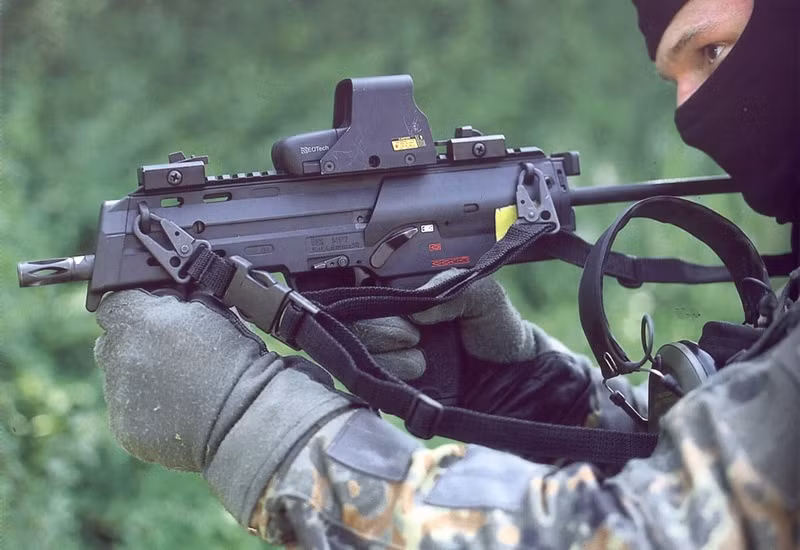Vũ khí nguy hiểm dành cho khủng bố - súng tiểu liên cực ngắn Heckler & Koch MP7