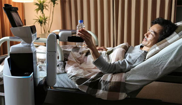 HSR có thể giúp chăm sóc người già, người bệnh khá chu đáo