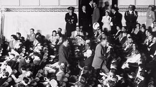 “Bão” chứng khoán và lựa chọn của Trung Quốc ở Biển Đông ảnh 1 “Bão” chứng khoán và lựa chọn của Trung Quốc ở Biển Đông ảnh 1