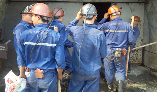 Dốc toàn lực tìm người mất tích vụ tai nạn lò than ảnh 4