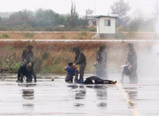 Đặc công Việt Nam diệt khủng bố giải cứu máy bay bị cướp ảnh 3