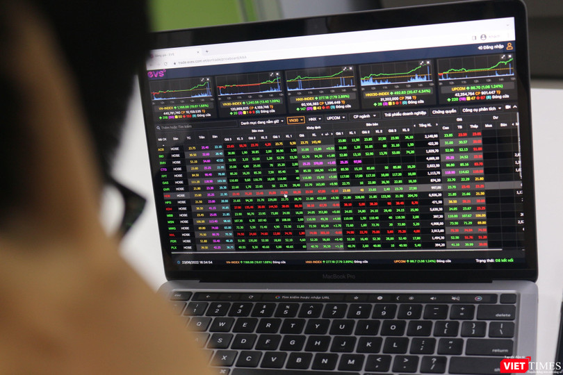 Cẩn trọng với nhóm ‘phím hàng’ chứng khoán trên mạng xã hội