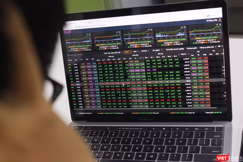 Cẩn trọng với nhóm ‘phím hàng’ chứng khoán trên mạng xã hội