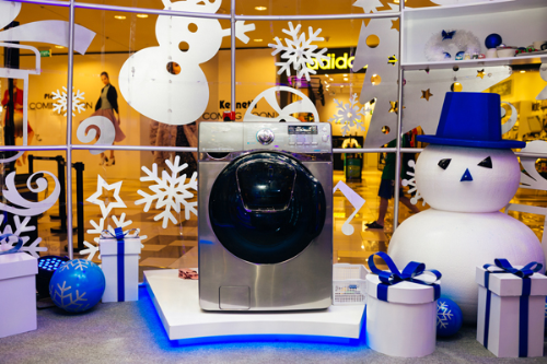 Máy giặt cửa trước Samsung AddWash giới thiệu tại thị trường Việt Nam tháng 9 vừa qua cũng thu hút nhiều sự chú ý của người tiêu dùng.