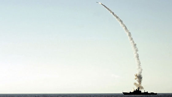 Lần phóng đầu tiên của Kalibr-NK thực hiện từ tàu tên lửa Dagestan Lần phóng đầu tiên của Kalibr-NK thực hiện từ tàu tên lửa Dagestan