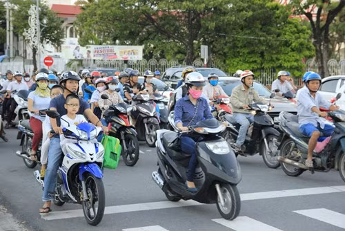 Bí thư trẻ liên tục “vi hành“: Đà Nẵng tắt đèn giao thông, CSGT tổng lực ra quân ảnh 3