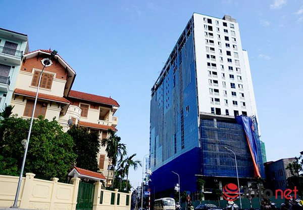 Hình ảnh “cắt ngọn” tòa nhà 8B Lê Trực ảnh 1