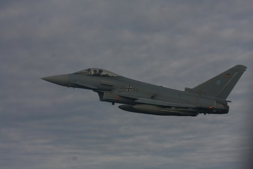 Máy bay chiến đấu hộ tống đoàn Chủ tịch nước Trương Tấn Sang thăm Đức ảnh 2