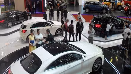 Bất chấp thuế, phí cao, người Việt vẫn chi 2,6 tỷ USD nhập xe ô tô nguyên chiếc, bằng kim ngạch cả hai năm trước đó cộng lại. (Ảnh minh họa). Bất chấp thuế, phí cao, người Việt vẫn chi 2,6 tỷ USD nhập xe ô tô nguyên chiếc, bằng kim ngạch cả hai năm trước đó cộng lại. (Ảnh minh họa).