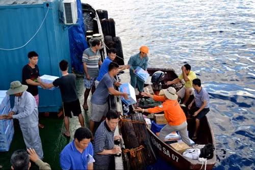 Tàu chiến Trung Quốc gia tăng vây ép, chĩa súng vào tàu dân sự Việt Nam ảnh 1