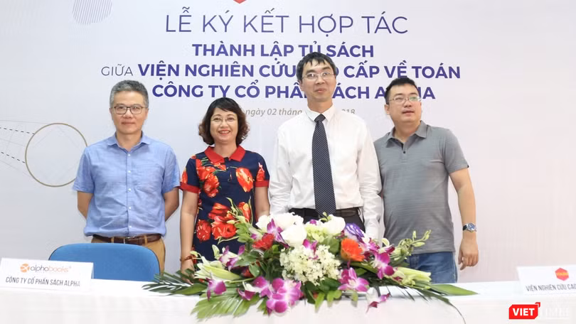 Viện Nghiên cứu Cao cấp về Toán (VIASM) và Công ty Cổ phần Sách Alpha (Alpha Books) ký kết thỏa thuận hợp tác thành lập tủ sách chung về ngành toán.