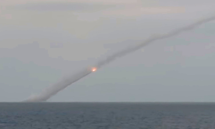 Tàu ngầm diesel-điện lớp Kilo 636.3 phóng tên lủa hành trình vào IS - video TV Zvezda