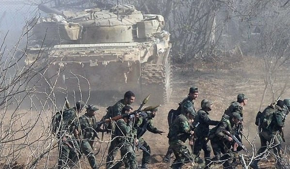 Binh sĩ quân đội Syria chiến đấu ở ngoại ô Damascus