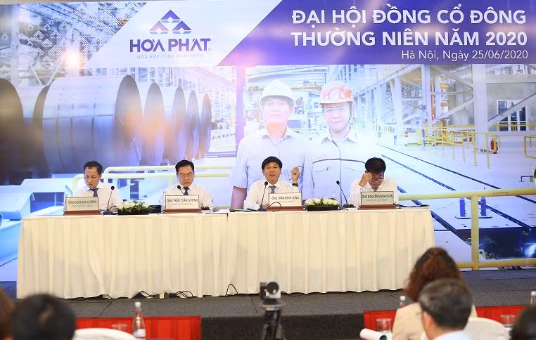 Chủ tịch Tập đoàn Hòa Phát - ông Trần Đình Long - làm chủ tọa tại cuộc họp ĐHĐCĐ thường niên năm 2020 (Nguồn: HPG)