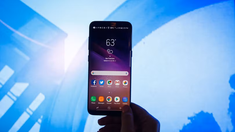 Galaxy S9 với nhiều cải tiến đáng giá có đủ khả năng để soán ngôi iPhone X. Nguồn: CNET