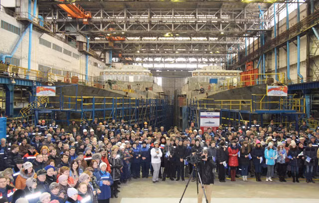 2 frigate cải tiến lớp Projekt 11661E (Gepard-3.9) (số hiệu nhà máy 956 và 957) của Hải quân Việt Nam đang được đóng tại phân xưởng của Công ty “Nhà máy Zelenodonsk mang tên A.M. Gorky”. Zelenodolsk, 6.1.2015. 