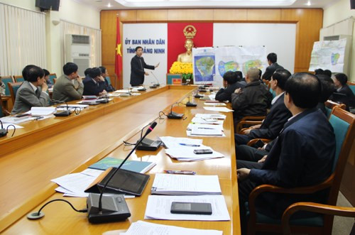 Chủ tịch UBND tỉnh Quảng Ninh Nguyễn Văn Đọc, phân tích các nội dung liên quan đến bảo vệ di sản khi triển khai các dự án phát triển kinh tế - xã hội. 