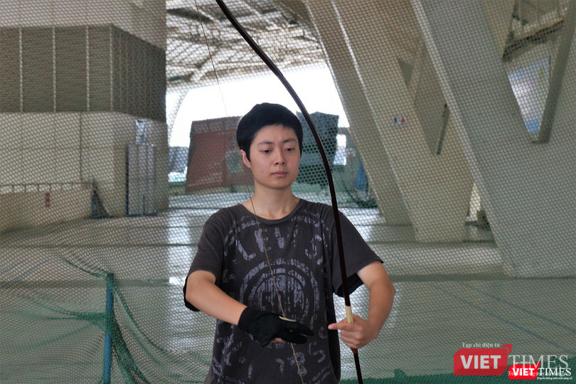 Thành viên mới luyện tập 8 bước bắn với cung