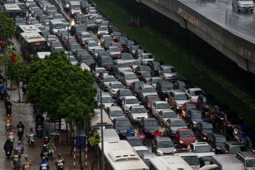 Trong 8 ngày diễn ra Đại hội Đảng toàn quốc lần thứ 12, nhiều tuyến phố sẽ bị cấm một số phương tiện hoạt động để đảm bảo trật tự, an toàn giao thông. Ảnh: Bá Đô