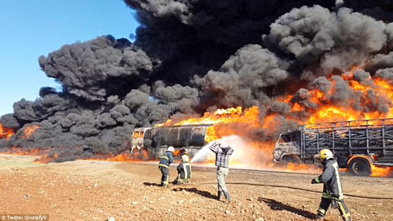 Đoàn xe chở dầu lậu của IS bị Nga không kích bốc cháy dữ dội