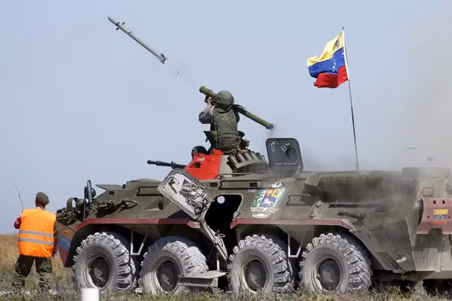 Binh sĩ phóng tên lửa phòng không trong một cuộc diễn tập do Nga chủ trì