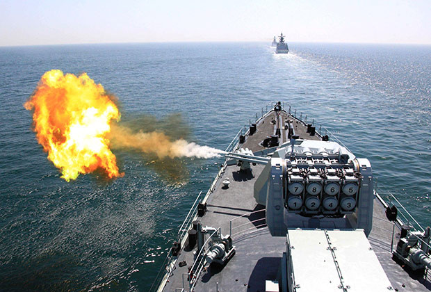 Tàu khu trục tên lửa của hải quân Trung Quốc (THX, Wu Dengfeng / AP)