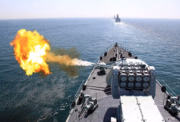 Tàu khu trục tên lửa của hải quân Trung Quốc (THX, Wu Dengfeng / AP)