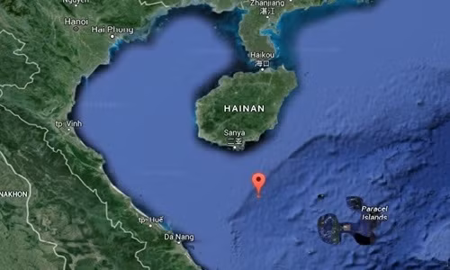 Vị trí giàn khoan (chấm đỏ) theo tọa độ phía Trung Quốc đưa ra. Đồ họa: Google Maps Vị trí giàn khoan (chấm đỏ) theo tọa độ phía Trung Quốc đưa ra. Đồ họa: Google Maps