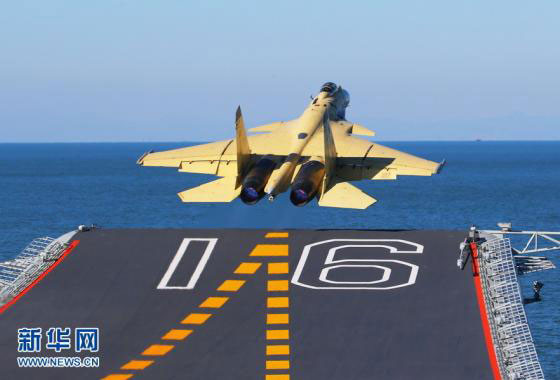 J-15 cất cánh từ tàu sân bay Liêu Ninh, ngày 23/11/2012 (news.xinhuanet.com) J-15 cất cánh từ tàu sân bay Liêu Ninh, ngày 23/11/2012 (news.xinhuanet.com)