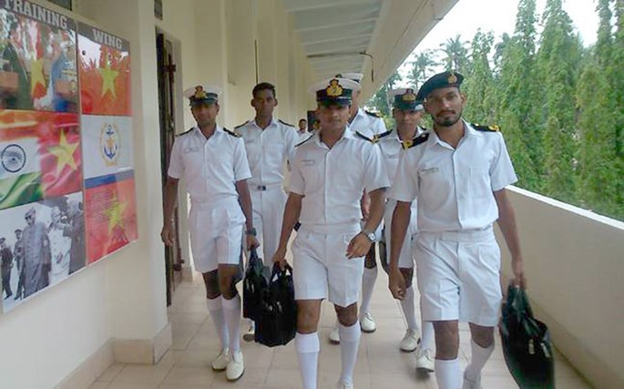 Hình ảnh quốc kỳ Việt Nam trên bảng thông báo trong khuôn viên trường tàu ngầm INS Satavahana - Ảnh: India Today