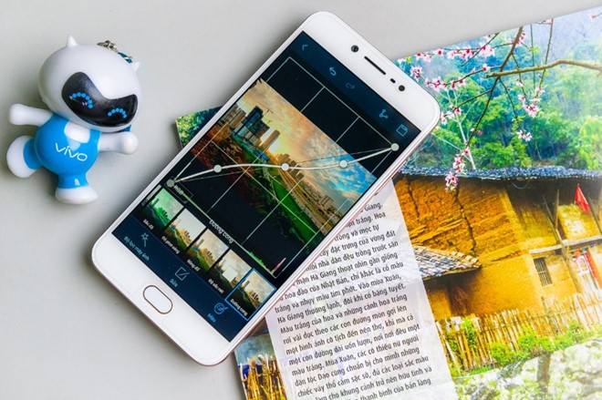 Máy trang bị đầy đủ về khả năng chỉnh tay, phơi sáng tối đa, quay video timelapse, slowmotion, HDR, panorama, bộ filter, hiệu ứng đa dạng. Máy trang bị đầy đủ về khả năng chỉnh tay, phơi sáng tối đa, quay video timelapse, slowmotion, HDR, panorama, bộ filter, hiệu ứng đa dạng.