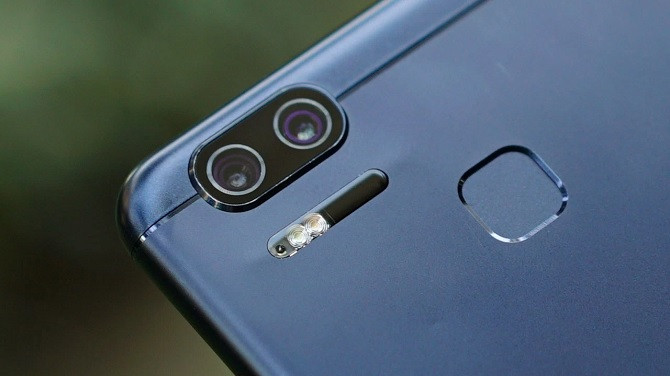 Cận cảnh ASUS ZenFone 3 Zoom: camera kép, pin 5000 mAh ảnh 2