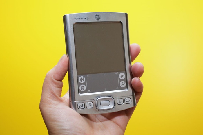 iPhone tròn 10 năm: Những thiết bị “hết đường sống” vì smartphone của Apple ảnh 4