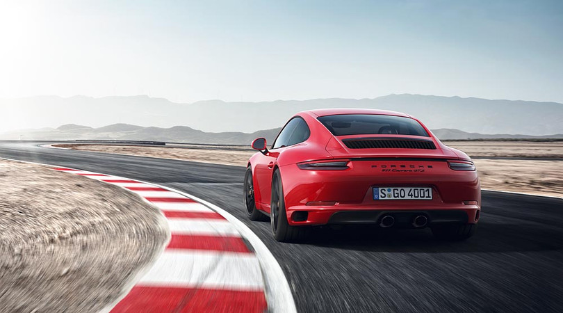 Porsche 911GTS 2017 chốt giá từ 8,2 tỷ đồng cho khách Việt ảnh 1