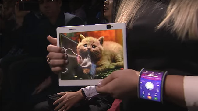 Sắp tới thời của điện thoại dẻo? ảnh 1