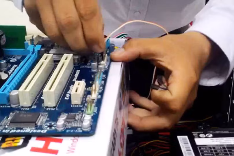 Kim ngạch xuất khẩu nhóm hàng máy vi tính, sản phẩm điện tử và linh kiện năm 2016 đạt 18,96 tỷ USD. Ảnh Internet.