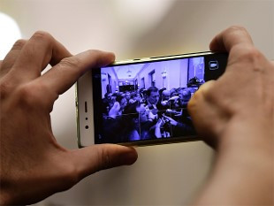 700 triệu smartphone Trung Quốc bị cài phần mềm thu thập dữ liệu, chủ yếu là các smartphone tầm trung. Ảnh:Economic Times.