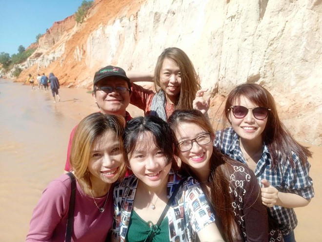 Khi selfie ngoài trời dưới nắng gắt, máy tự động điều tiết ánh sáng để hình ảnh rõ nét. Khi selfie ngoài trời dưới nắng gắt, máy tự động điều tiết ánh sáng để hình ảnh rõ nét.