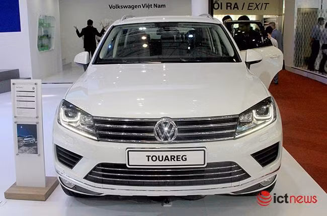 Mẫu SUV Touareg sẽ được giảm giá tới 345 triệu đồng.