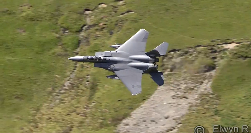 Máy bay chiến đấu F-15 chế độ bay thấp