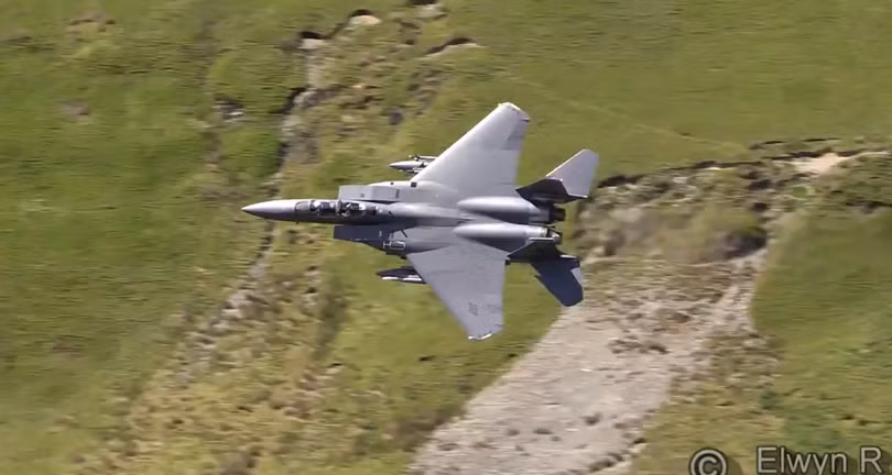 Máy bay chiến đấu F-15 chế độ bay thấp