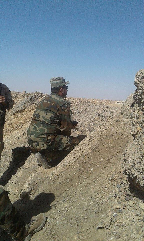 Sĩ quan, binh sĩ Syria trên chiến trường Deir Ezzor