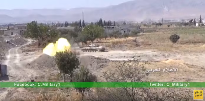 Xe thiết giáp quân đội Syria Syria tấn công tại thị trấn Hawsh Al-Fara