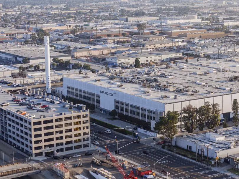 Bãi đậu xe của công ty SpaceX