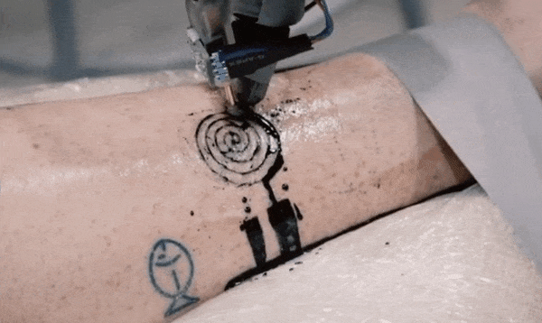 Cận cảnh robot xăm công nghiệp đầu tiên trên thế giới ảnh 1