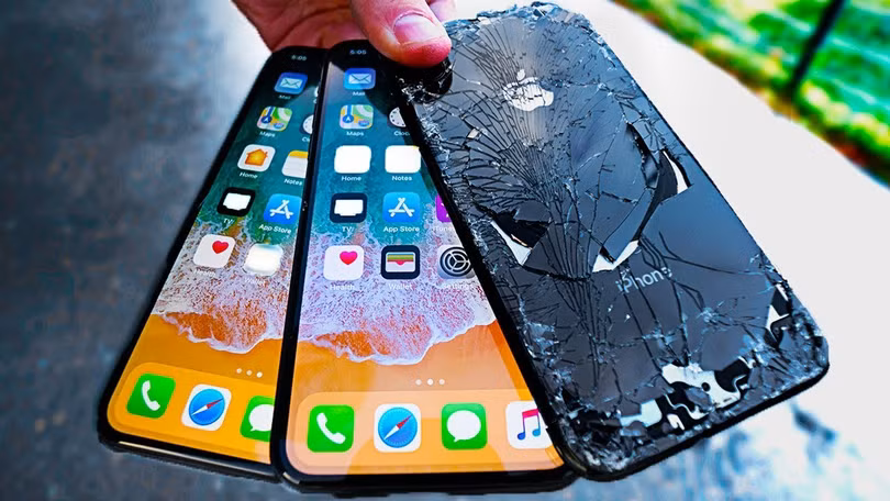 iPhone X nổi tiếng là có mặt lưng cực kỳ "nhạy cảm" với giá thay thế không hề rẻ