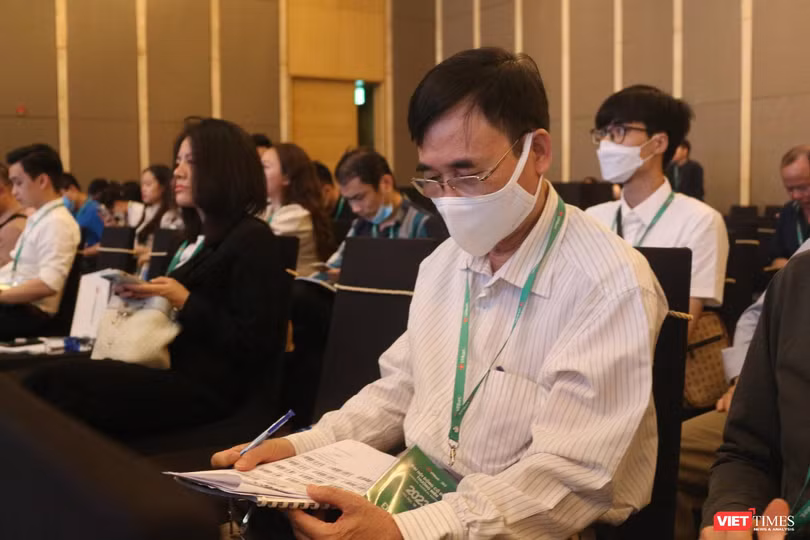 AGM 2023 của VPBank: Tham gia tái cơ cấu TCTD yếu kém, tự tin mục tiêu lợi nhuận tỉ USD ảnh 8