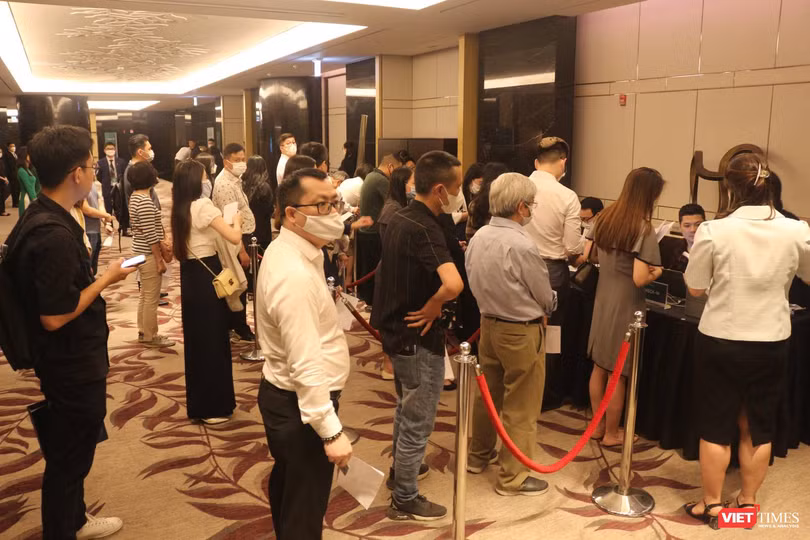 AGM 2023 của VPBank: Tham gia tái cơ cấu TCTD yếu kém, tự tin mục tiêu lợi nhuận tỉ USD ảnh 6