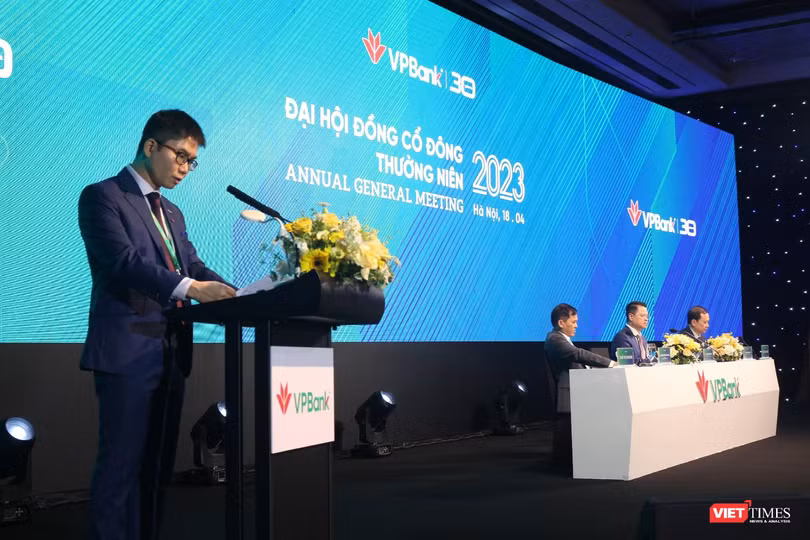 AGM 2023 của VPBank: Tham gia tái cơ cấu TCTD yếu kém, tự tin mục tiêu lợi nhuận tỉ USD ảnh 26