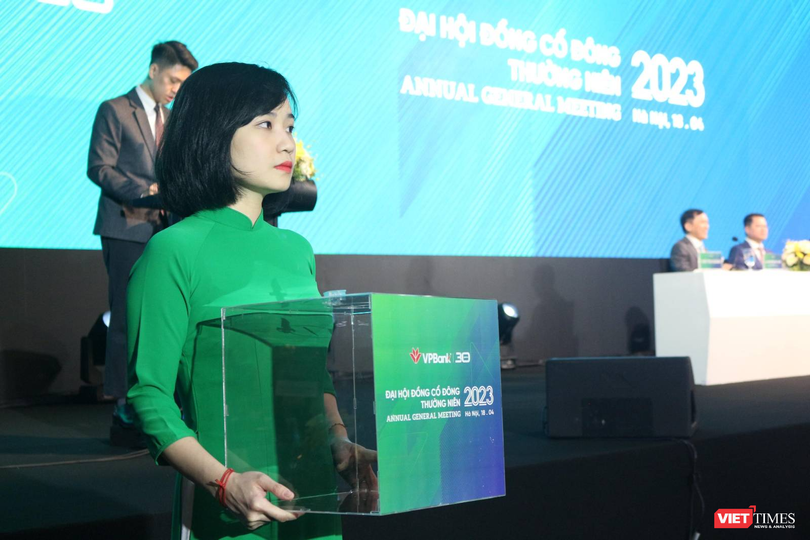 AGM 2023 của VPBank: Tham gia tái cơ cấu TCTD yếu kém, tự tin mục tiêu lợi nhuận tỉ USD ảnh 22 AGM 2023 của VPBank: Tham gia tái cơ cấu TCTD yếu kém, tự tin mục tiêu lợi nhuận tỉ USD ảnh 22